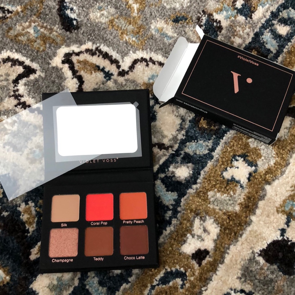 Brand new Violet Voss , 6 color pallet